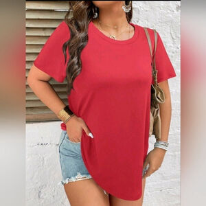 Plus Solid Curved Hem Tee Red